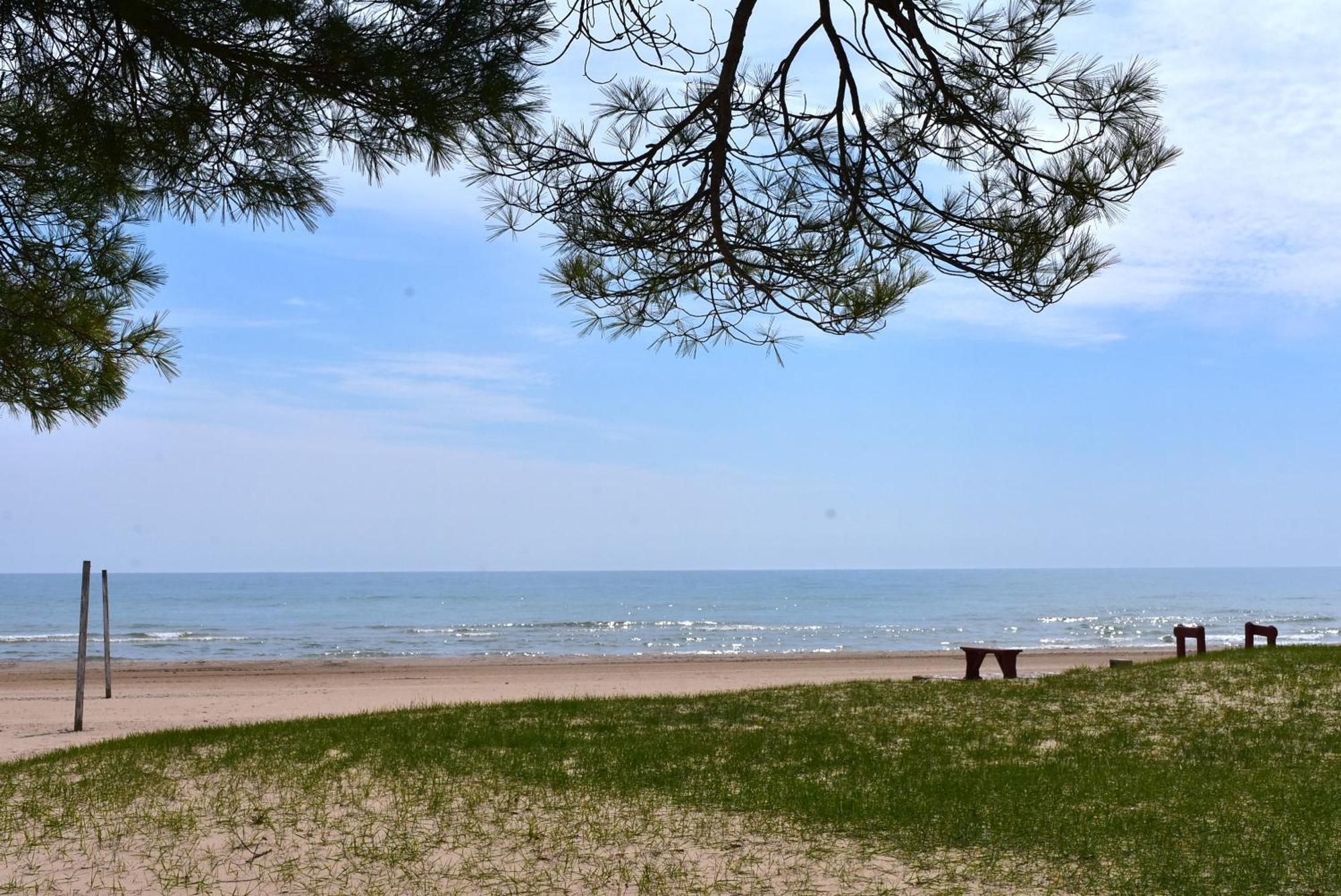 Sunrise Beach Oscoda @ Surfside Aparthotel Exterior foto